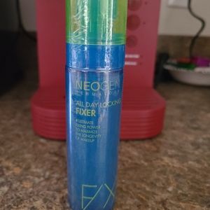 Dermalogy All Day Locking Fixer.